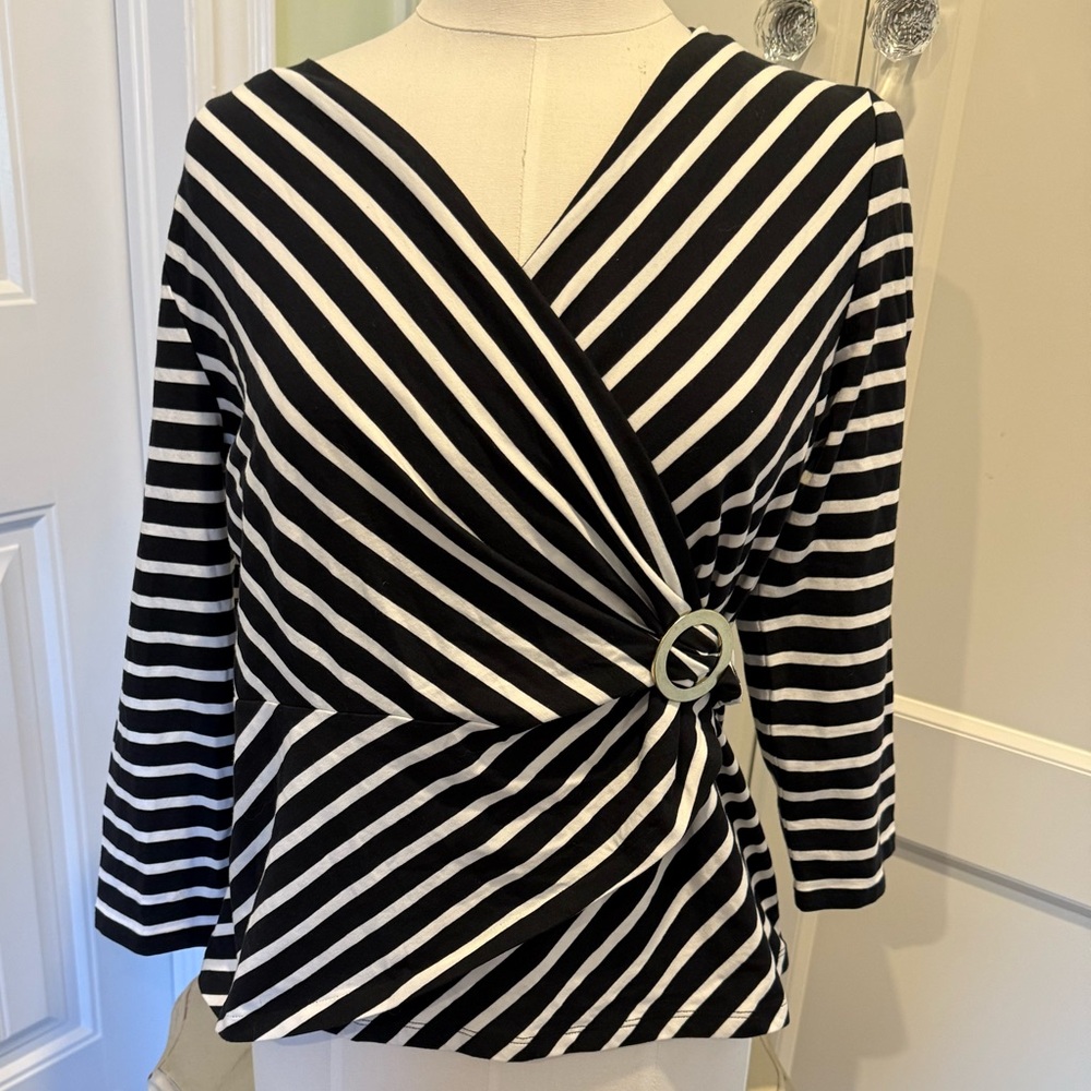 Jones NY Women’s Size Large 3/4 Sleeve Black/White Striped Top V-Neck Ruching